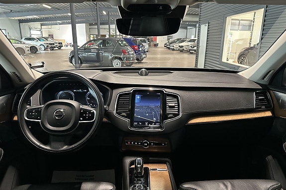 Volvo XC90 8 of 27