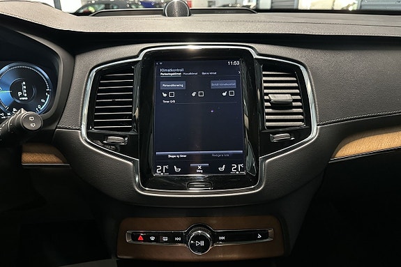 Volvo XC90 13 of 27