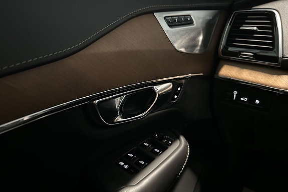 Volvo XC90 17 of 27