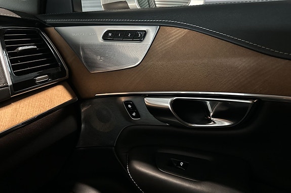 Volvo XC90 18 of 27