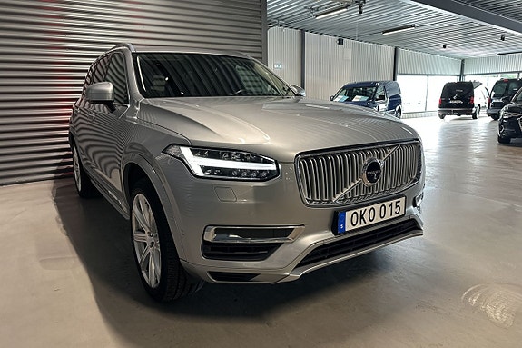 Volvo XC90 3 of 27