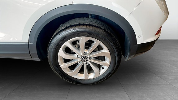 Volkswagen T-Roc 6 of 13