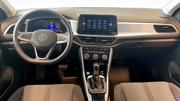 Volkswagen T-Roc 10 of 13