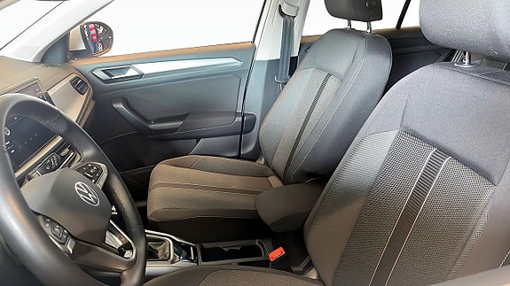 Volkswagen T-Roc 8 of 13