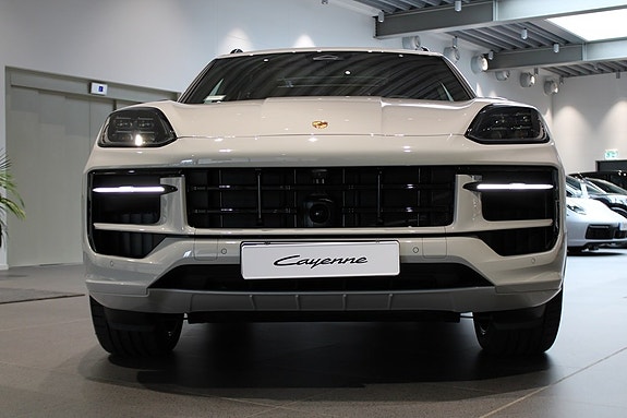 Porsche Cayenne 4 of 22