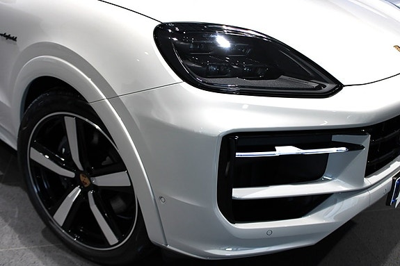 Porsche Cayenne 6 of 22