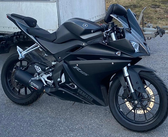 Yamaha YZF-R 2 of 5