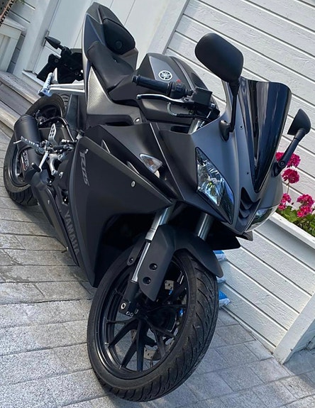 Yamaha YZF-R 4 of 5
