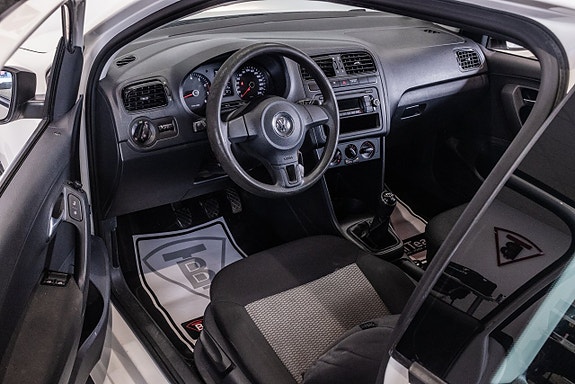 Volkswagen Polo 12 of 18