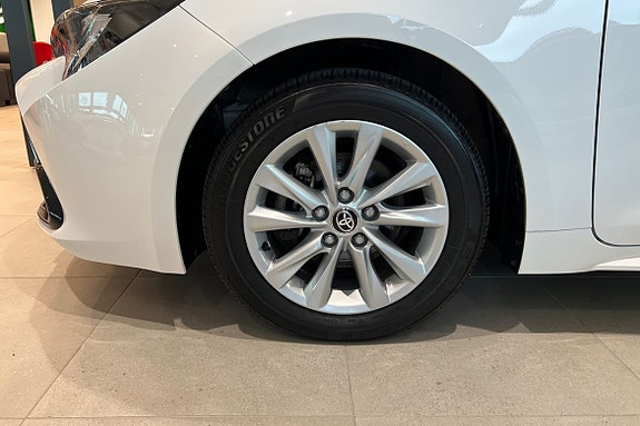 Toyota Corolla 17 of 21