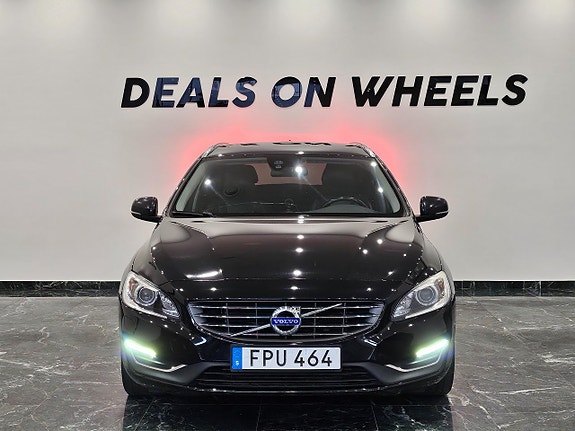Volvo V60 2 of 26