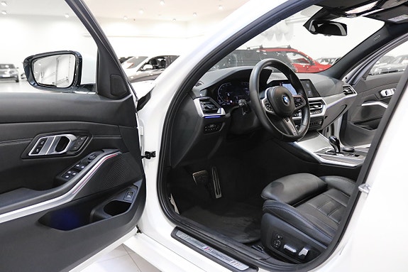 BMW 330d 10 of 30