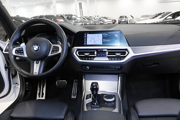 BMW 330d 13 of 30