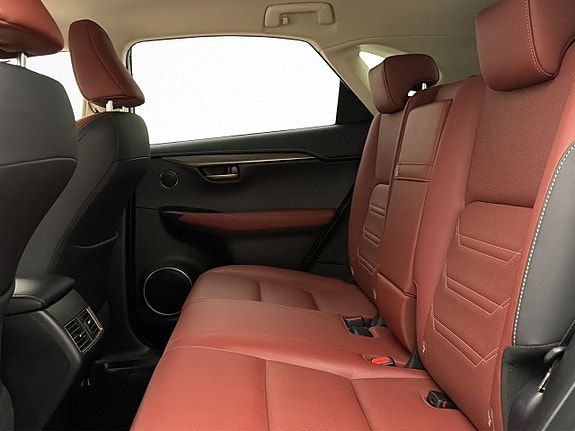 Lexus NX300h 27 of 30