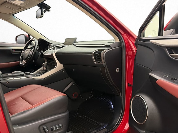 Lexus NX300h 29 of 30