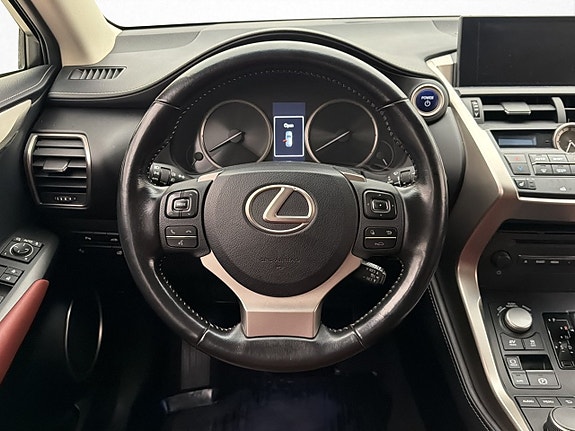 Lexus NX300h 15 of 30