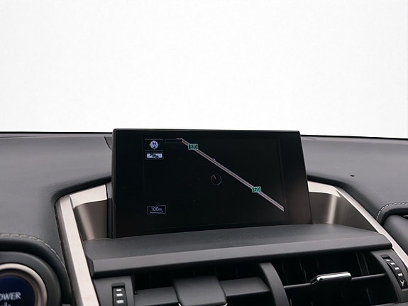 Lexus NX300h 22 of 30