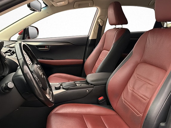 Lexus NX300h 13 of 30