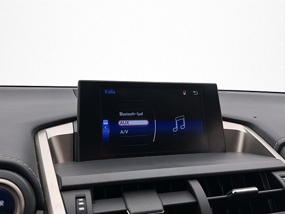 Lexus NX300h 23 of 30