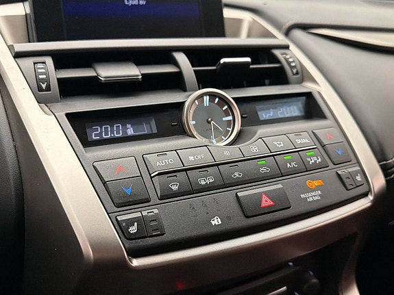Lexus NX300h 24 of 30