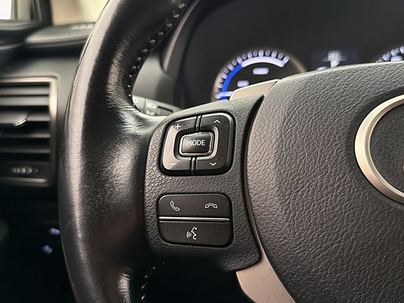 Lexus NX300h 17 of 30