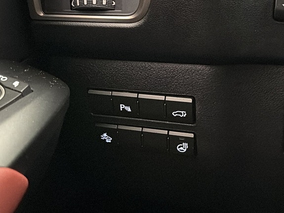 Lexus NX300h 16 of 30