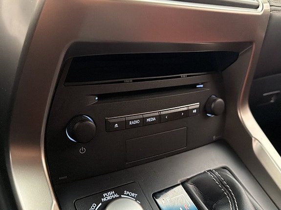 Lexus NX300h 25 of 30