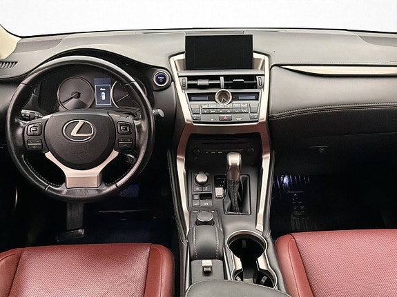 Lexus NX300h 14 of 30