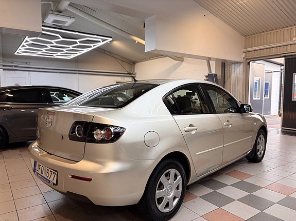 Mazda 3 4 of 18