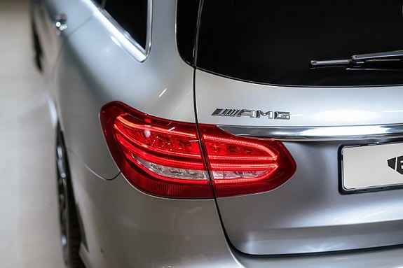 Mercedes-Benz C63 10 of 25