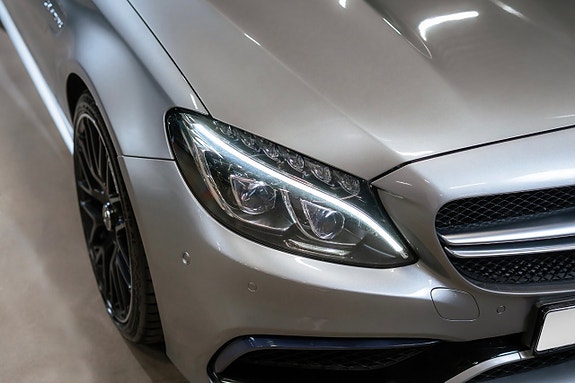 Mercedes-Benz C63 9 of 25