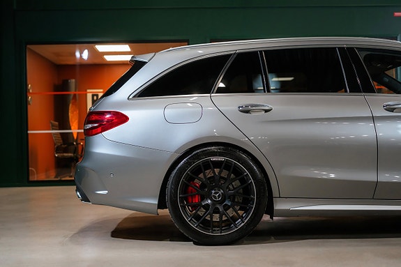 Mercedes-Benz C63 6 of 25