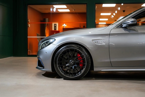 Mercedes-Benz C63 5 of 25