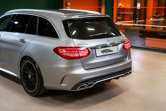Mercedes-Benz C63 4 of 25