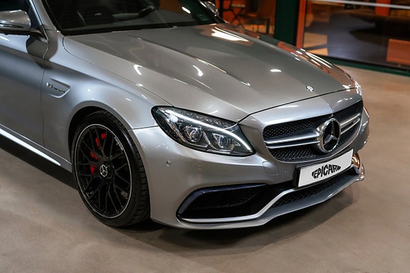 Mercedes-Benz C63 2 of 25
