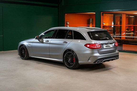 Mercedes-Benz C63 3 of 25