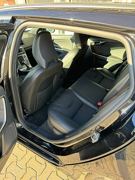 Volvo V60 8 of 9