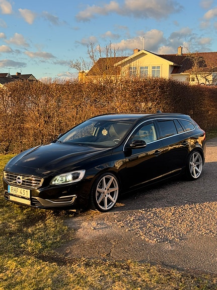 Volvo V60 2 of 9