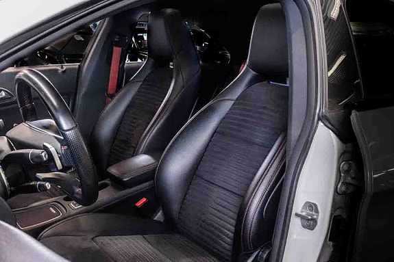 Mercedes-Benz CLA220 d 14 of 23