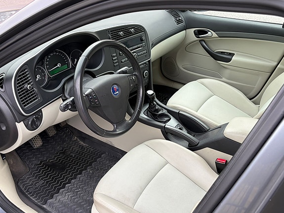 Saab 9-3 4 of 5