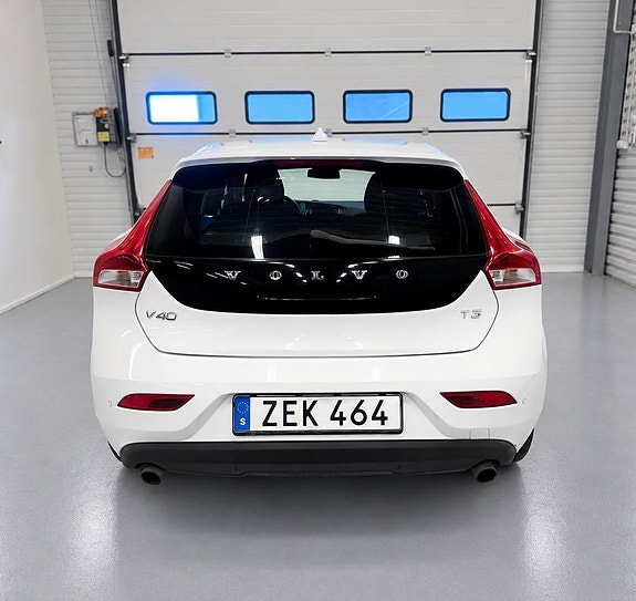 Volvo V40 6 of 10