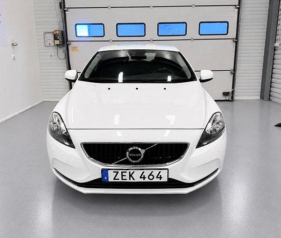 Volvo V40 3 of 10