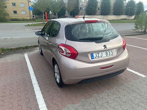 Peugeot 208 5 of 10