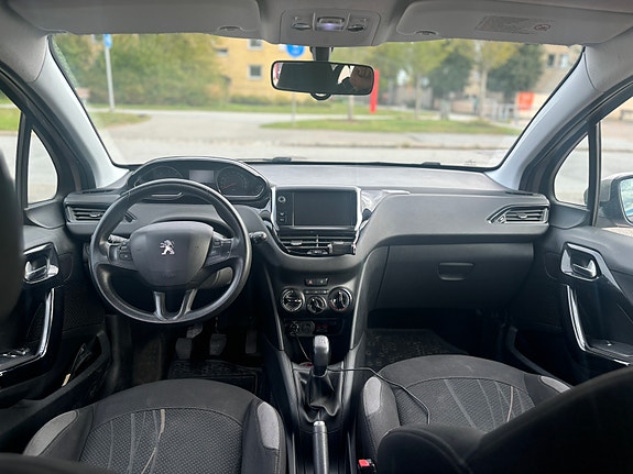 Peugeot 208 7 of 10