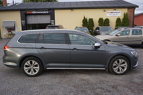 Volkswagen Passat Alltrack 3 of 7