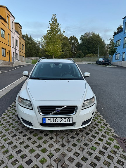 Volvo V50 2 of 10