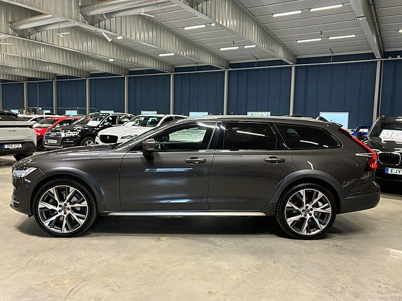 Volvo V90 Cross Country 7 of 22