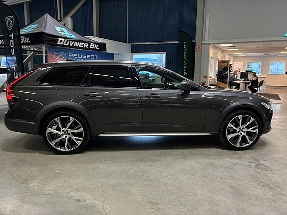 Volvo V90 Cross Country 3 of 22