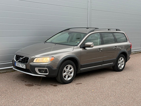 Volvo XC70 2 of 13