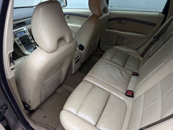 Volvo XC70 10 of 13